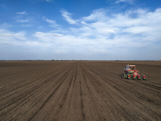 Obraz premium Farmer seeding crops at field in Serbia