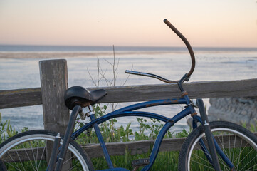 Fototapeta na wymiar bicycle on the beach