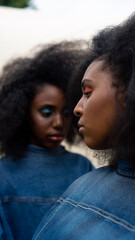 Obraz premium Portrait of sisters with afros