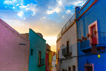 Fototapeta na wymiar Guanajuato, Mexico, Scenic cobbled streets and traditional colorful colonial architecture in Guanajuato historic city center.