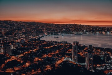 atardecer en la ciudad de Valparaíso
