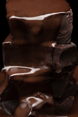 溶けたチョコレートをかける