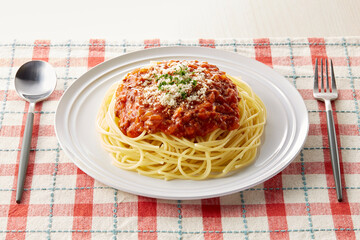 ミートソーススパゲッティ　スパゲッティーニ麺を使用