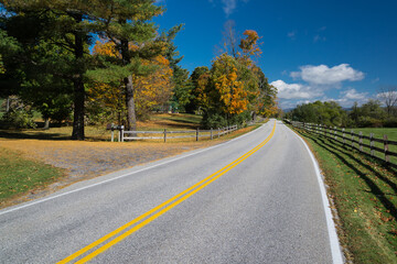 Fototapeta premium Landstrasse im Herbst