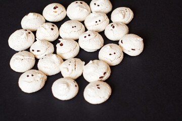 Obraz premium Funny and delicious meringue ghoast as halloween party decor. 
