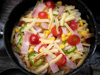 山やキャンプで調理するアウトドアメニュー【フライパンピザ】