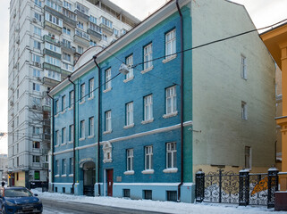 Moscow,  View of 1st Khvostovsky Lane and Athos courtyard building on a frosty winter morning