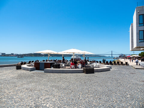 Portugal, Lisboa, 2017, Jul. 10 th, Restaurant on Av. Ribeira das Naus, Reminisc&ecirc;ncia Almada, Lisbon, Portugal