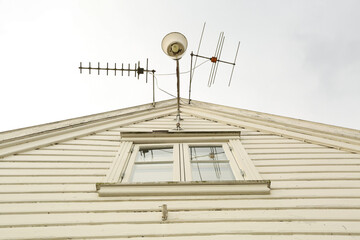 antenna on the roof