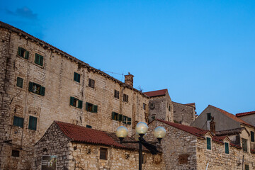 Fototapeta na wymiar buildings of the old town of Sibenik 