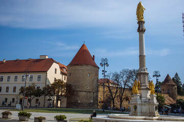 Fototapeta na wymiar Monument and the monastery building in Zagreb Kaptol 