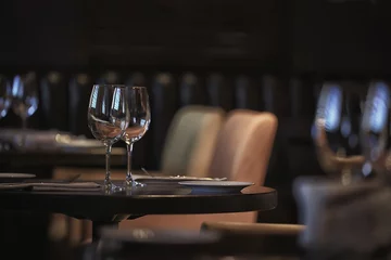 Keuken spatwand met foto concept alcohol glass / beautiful glass, wine restaurant tasting aged wine © kichigin19