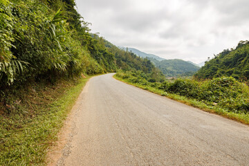 Fototapeta na wymiar asphalt road in the mountains, Oudomxay Province, Laos