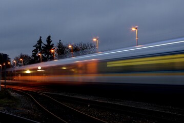 Bahnhof bei Nacht