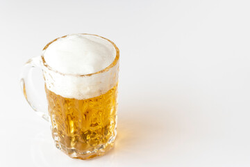 ビールジョッキに入れたビールのイメージ