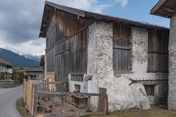 Bauernhof mit Hühnerstall