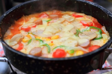 アウトドアで作る餅ピザ