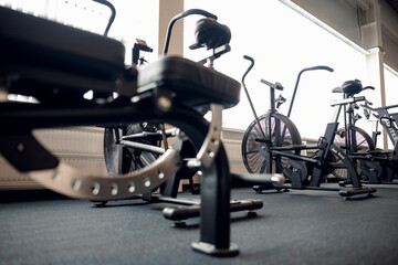 the photo shows the pool and sports equipment
