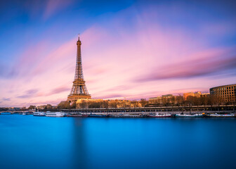 Fototapeta na wymiar Eiffel Tower and the Seine river at Sunset, Paris