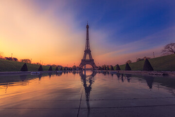 Fototapeta na wymiar Tour Eiffel view from the Trocadero fountains at sunrise, Paris, France