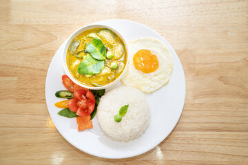 Green curry chicken with rice.
