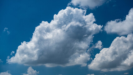 Obraz na płótnie Canvas White clouds and bright blue sky