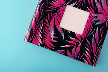 Photoalbum with isolated photo frame