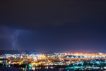 Fototapeta premium lightning over the city