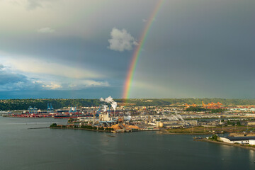 Fototapeta na wymiar rainbow over the city