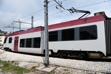 treno trenino rotaie trasporto pubblico 
