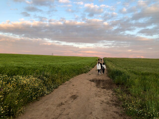 PASEO POR LA NATURALEZA FAMILIA