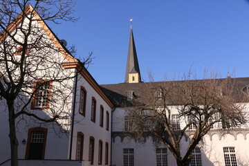 Blick auf die Abtei Brauweiler im Rheinland