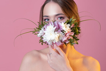 Obraz na płótnie Canvas Fashionable concept face mask, fresh and lively, floral fragrance.