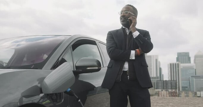 Business man speaking on smart phone  in city