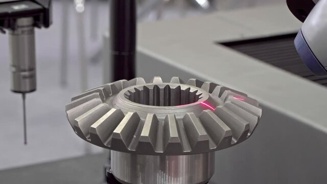 Metal processing equipment, operation of programmable equipment for measuring parts