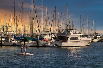 Obraz premium Santa Barbara harbor cruise at sunset