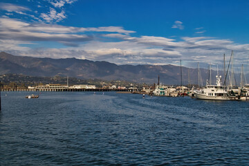 Obraz premium Santa Barbara harbor cruise at sunset