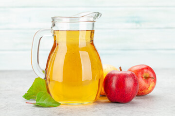 Apple juice and red apple fruits