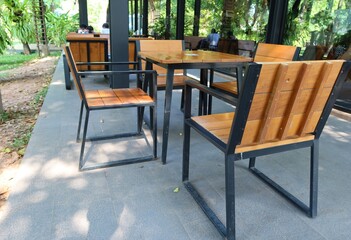 Fototapeta na wymiar table and chairs in garden