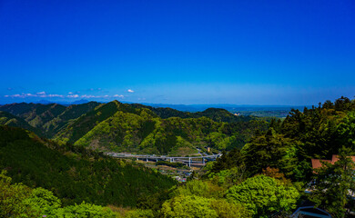 Fototapeta na wymiar 新緑の高尾山　展望台からの風景