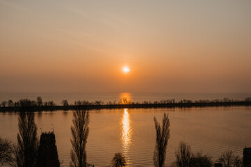 Obraz premium Beautiful sunset on the river.