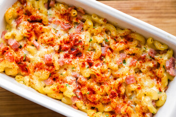 Creamy Baked Mac and Cheese with ham