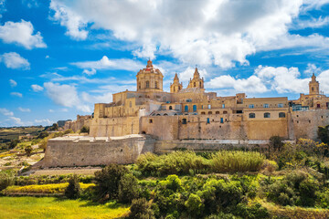 Mdina city - old capital of Malta. Sunny day, nature landscape - obrazy, fototapety, plakaty