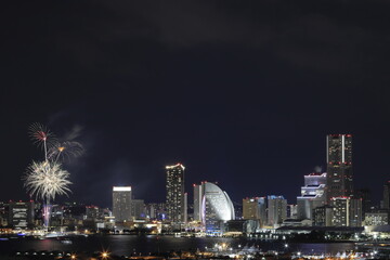 新子安から見た横浜の花火