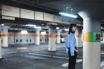 都会の女性