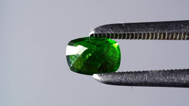 natural chrome diopside in the tweezer on the turn table