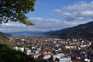 Fototapeta na wymiar Freiburgs Osten und das Dreisamtal im Frühjahr