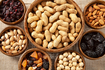 mixed nuts and dried fruits
