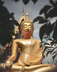 Obraz premium Buddha images and masks in the COVID situation