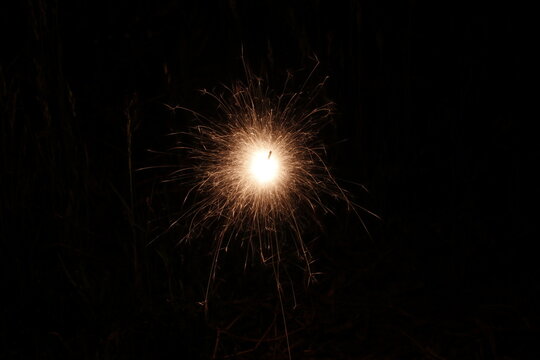 Wunderkerze bei Nacht